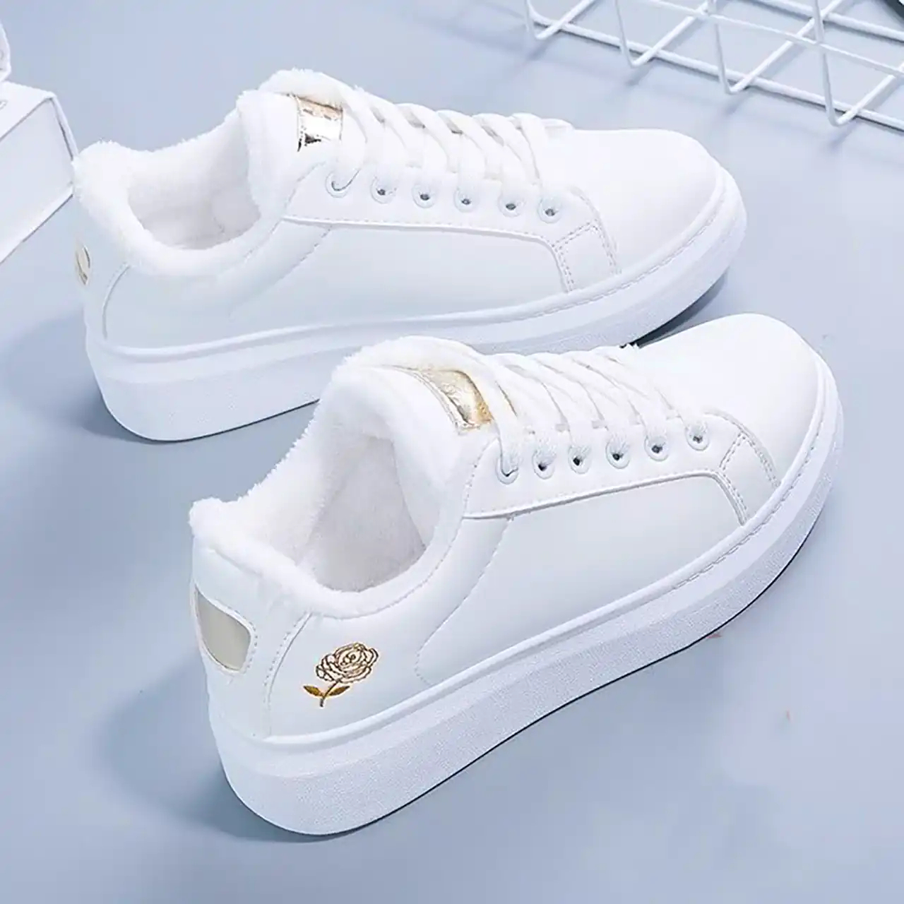 کتونی سفید دخترانه زیبا