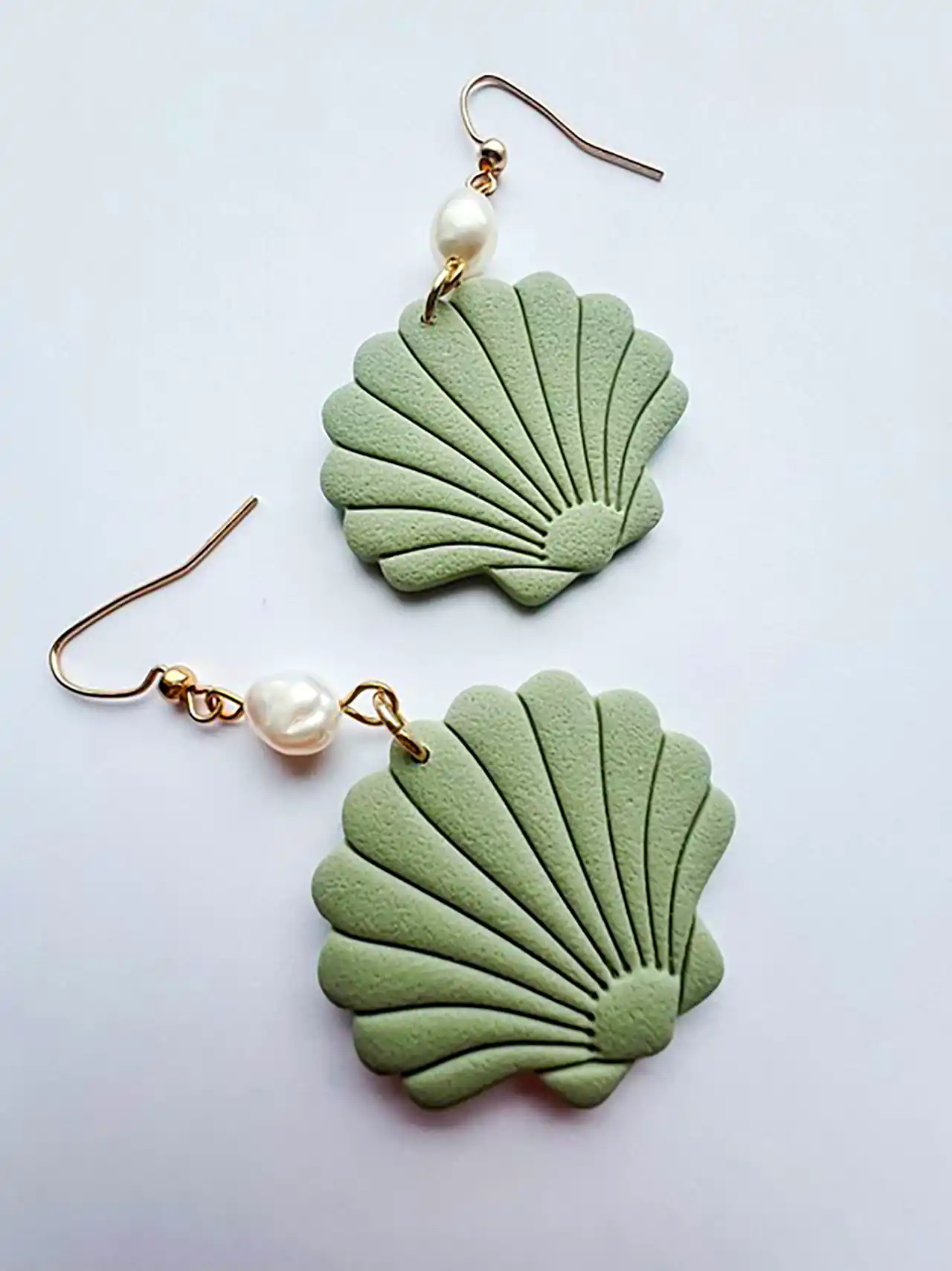 گوشواره طرح صدف دریایی