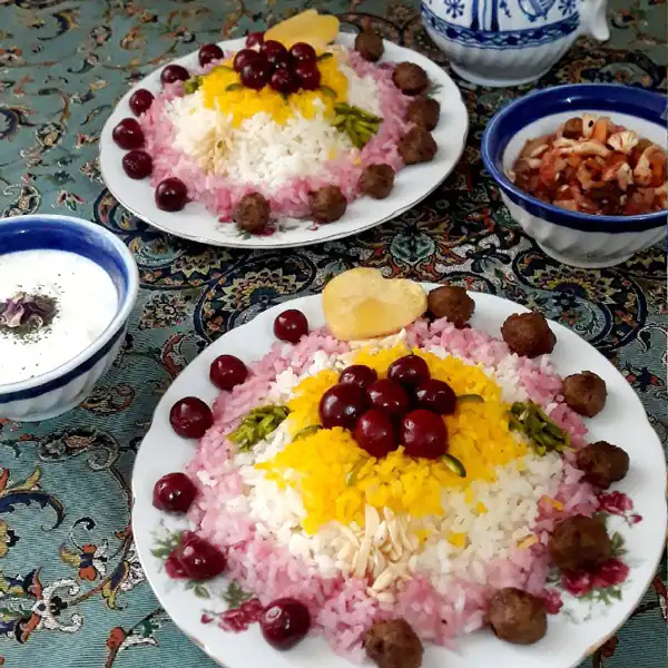تزیین آلبالو پلو با گوشت قلقلی