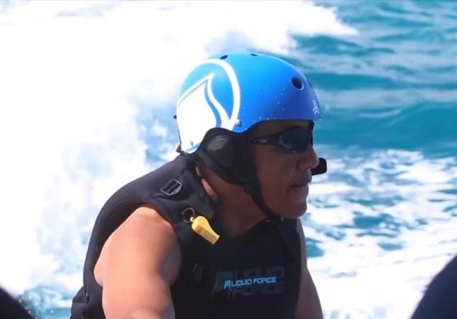 باراک اوباما در حال اسکی بازی روی آب