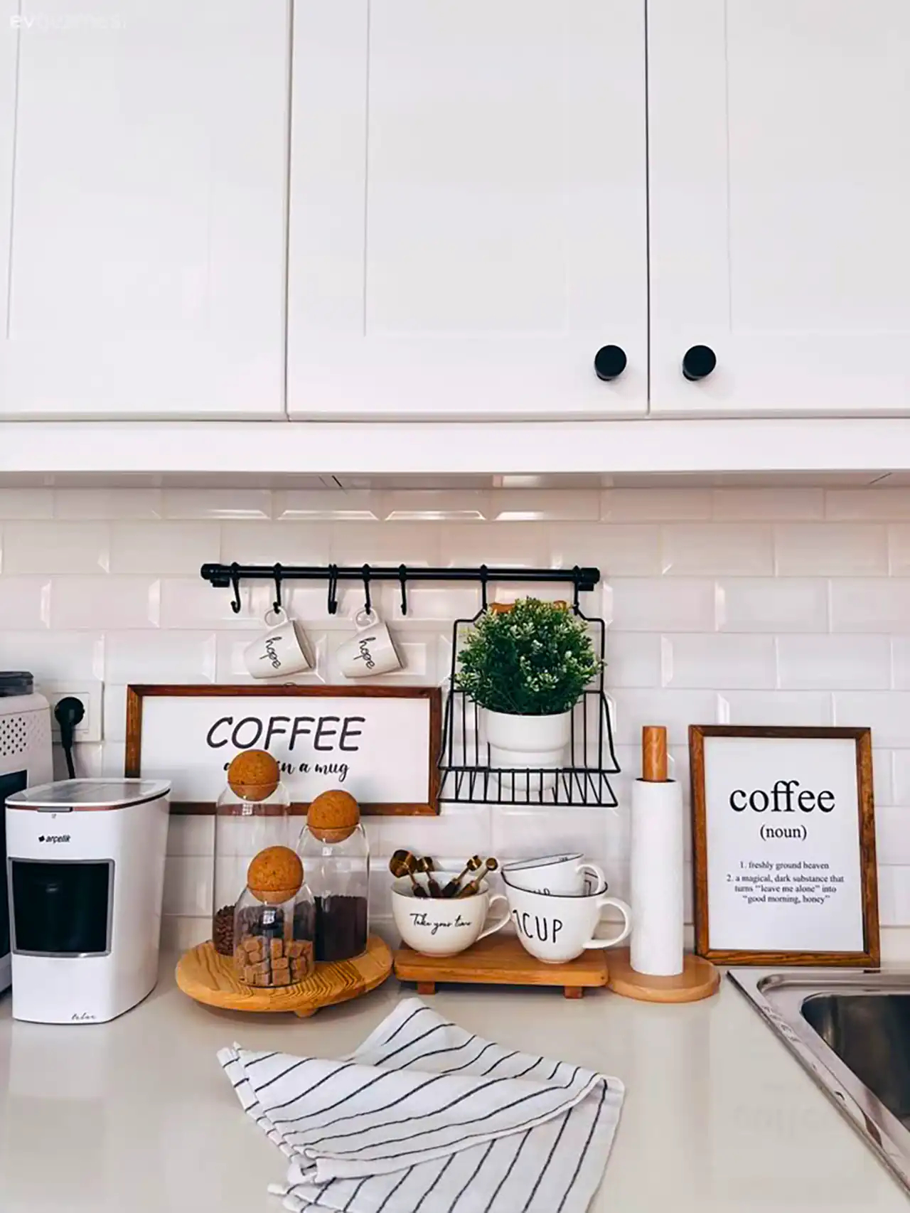 چیدن کنار گاز آشپزخانه