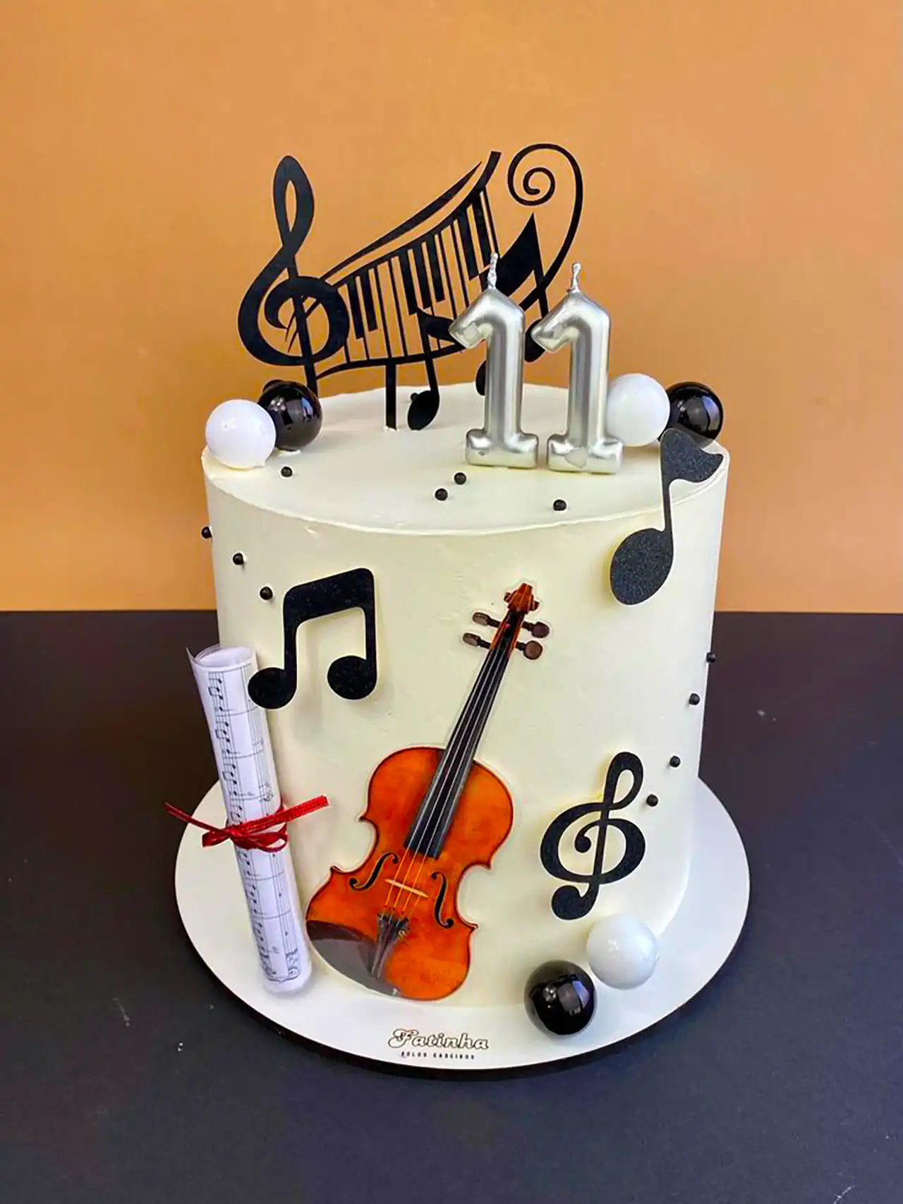 کیک تولد گیتاری