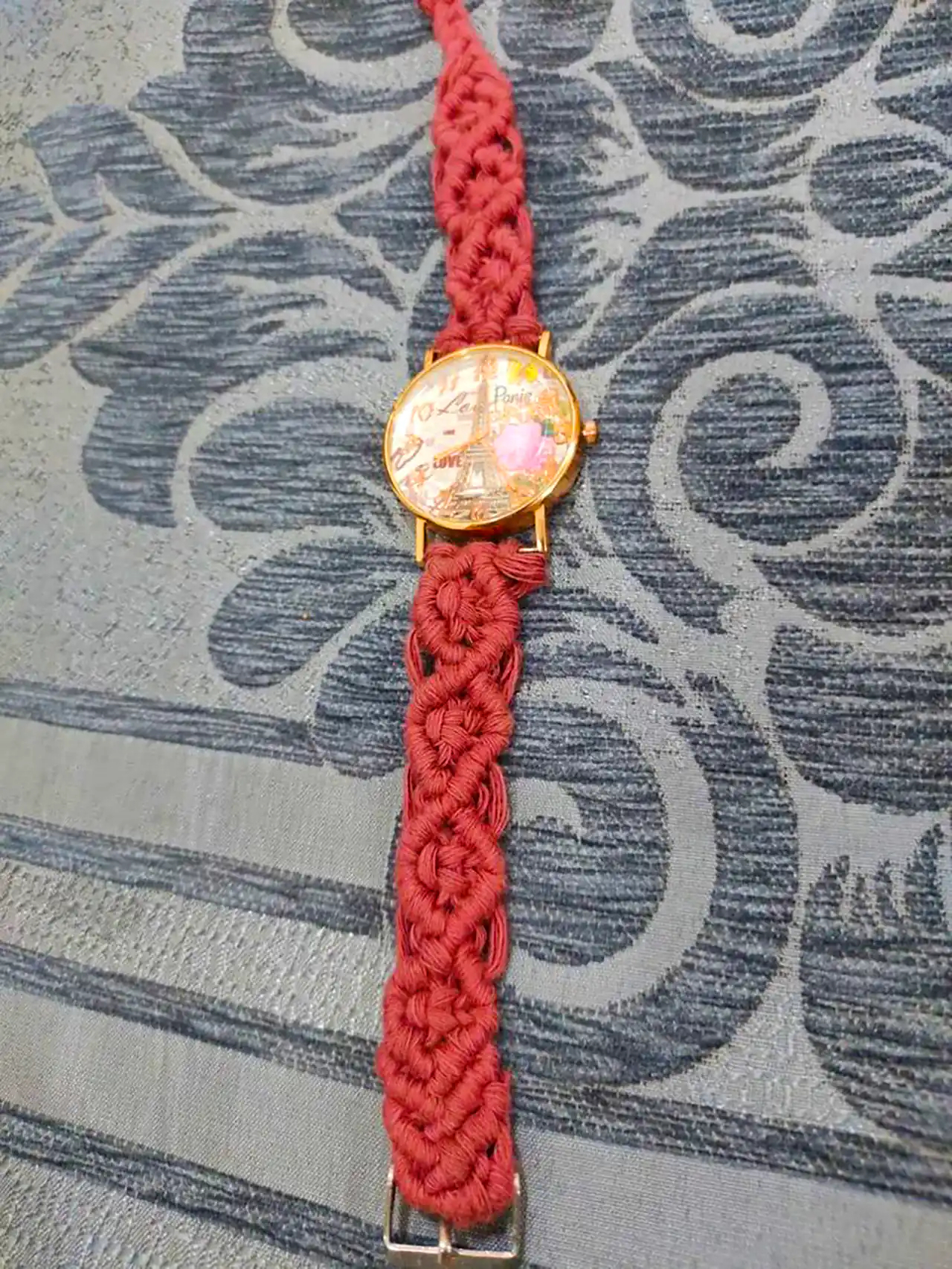 ساعت مچی با دسته بافتنی