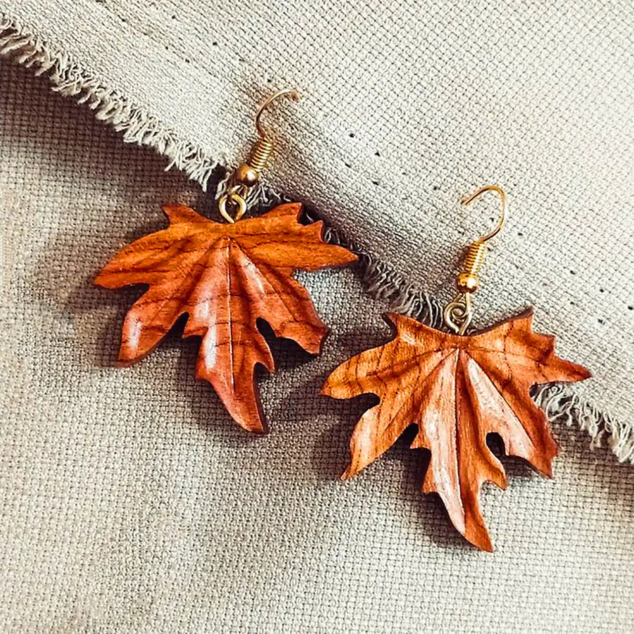 گوشواره چوبی طرح برگ