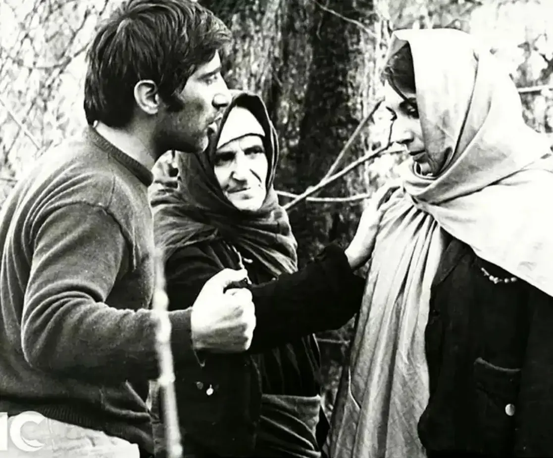 عکس سفر در زمان / عکس اوج جوانی پروانه معصومی همراه شوهر و پسرش / سال ۱۳۵۱ عکس سفر در زمان / عکس اوج جوانی پروانه معصومی همراه شوهر و پسرش / سال ۱۳۵۱