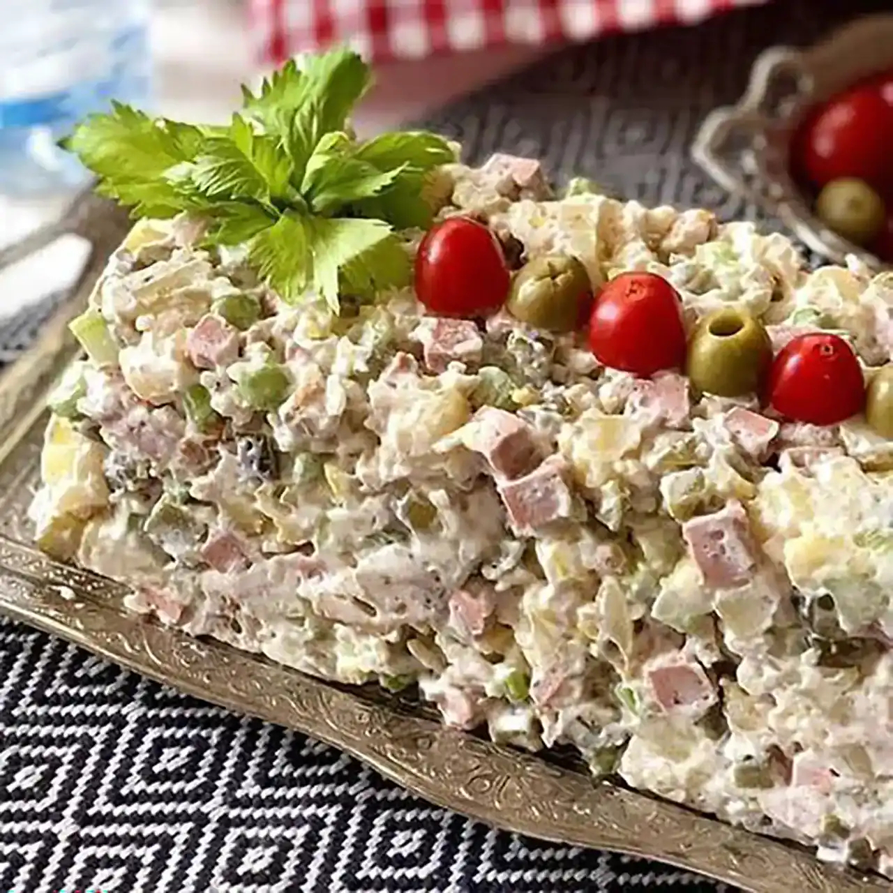 تزیین سالاد الویه + زیباترین مدل های دیزاین و تزیین سالاد الویه بسیار شیک و امروزی