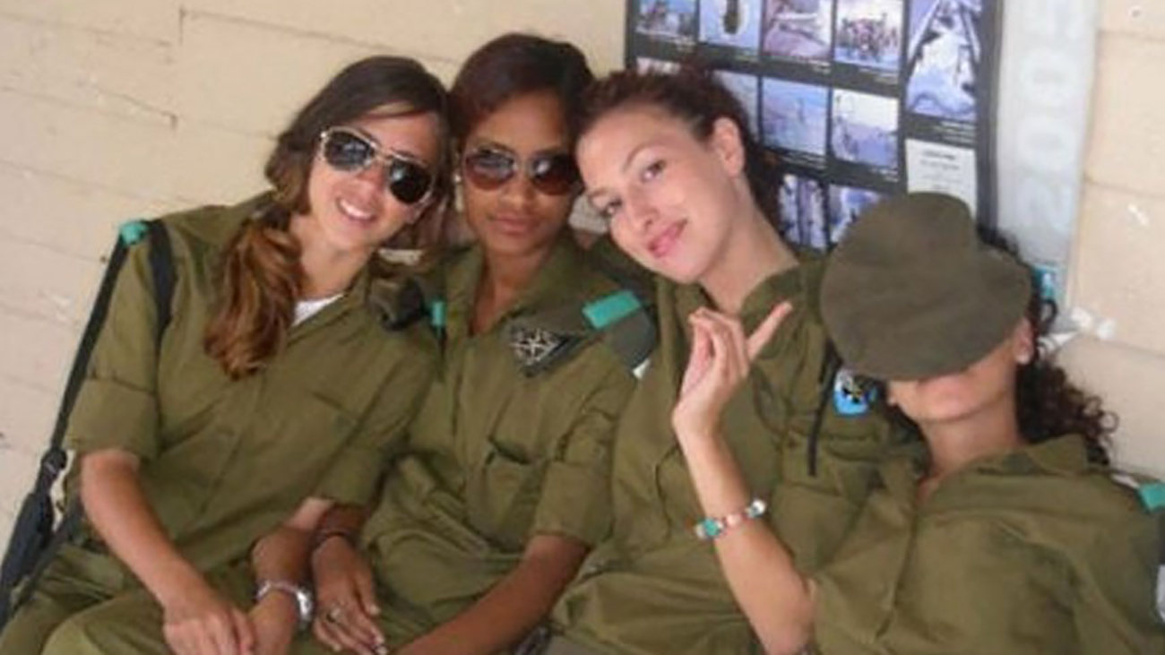 تجاوز 5 زن اسرائیلی به یک زندانی مرد فلسطینی !  رسوایی سربازان زن اسرائیلی  جنجال کرد !
