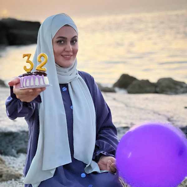 جشن تولد همسر شیک آقای مجری در ساحل دریا ! + عکس کیک تولد  یاسمن شاه حسینی!