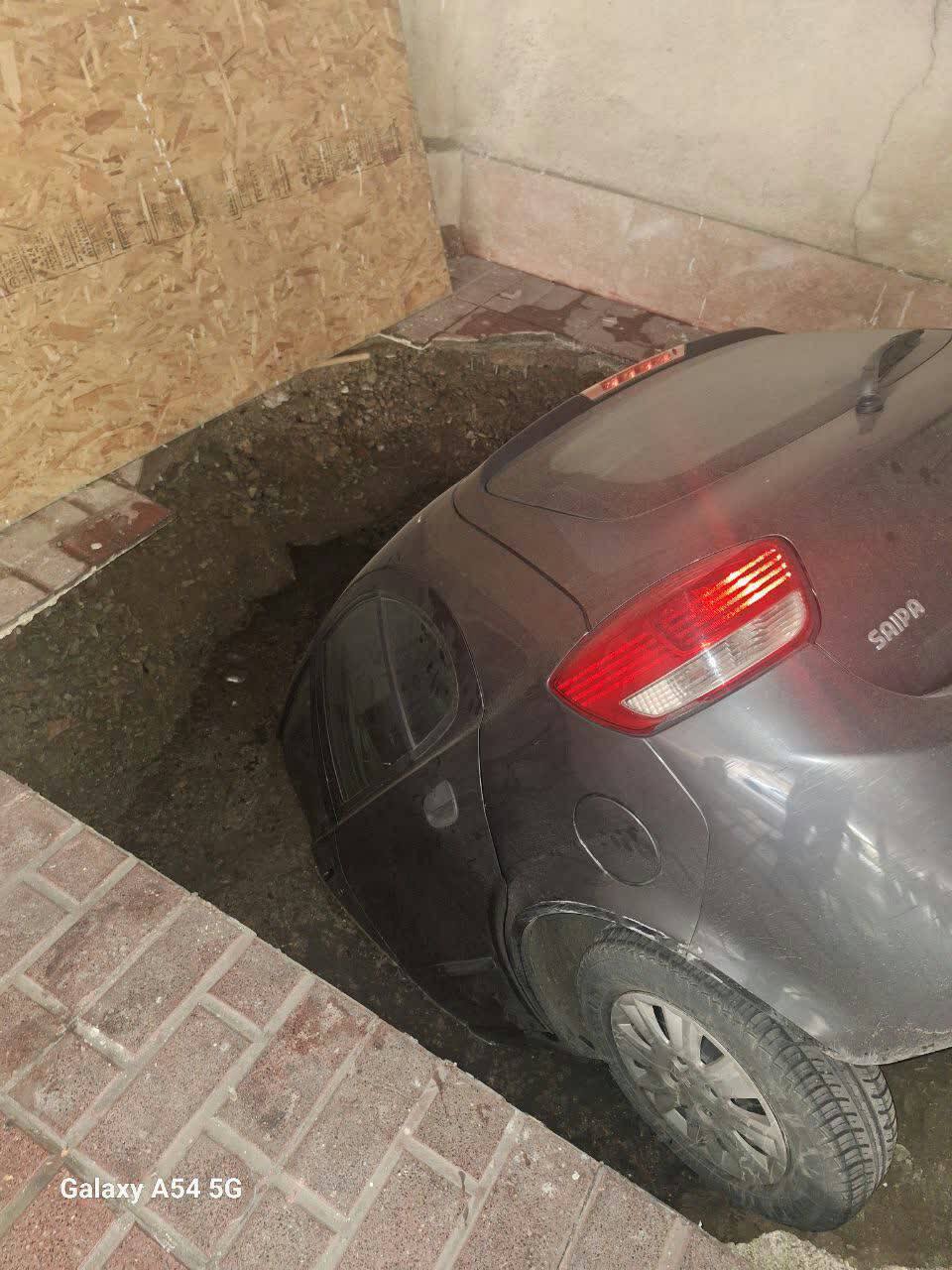 پارکینگ ساختمان تیبا را بلعید+ عکس های عجیب ترین حادثه در تهران