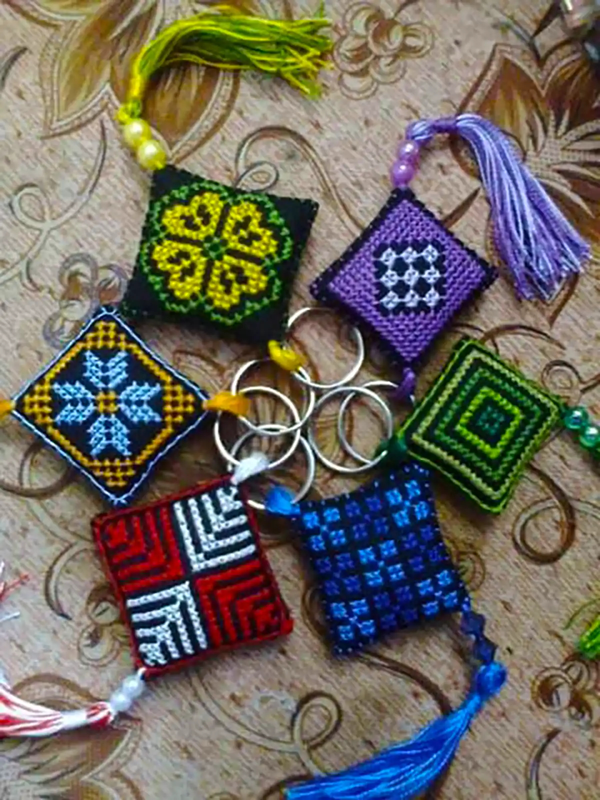 آویز دستساز کیوت