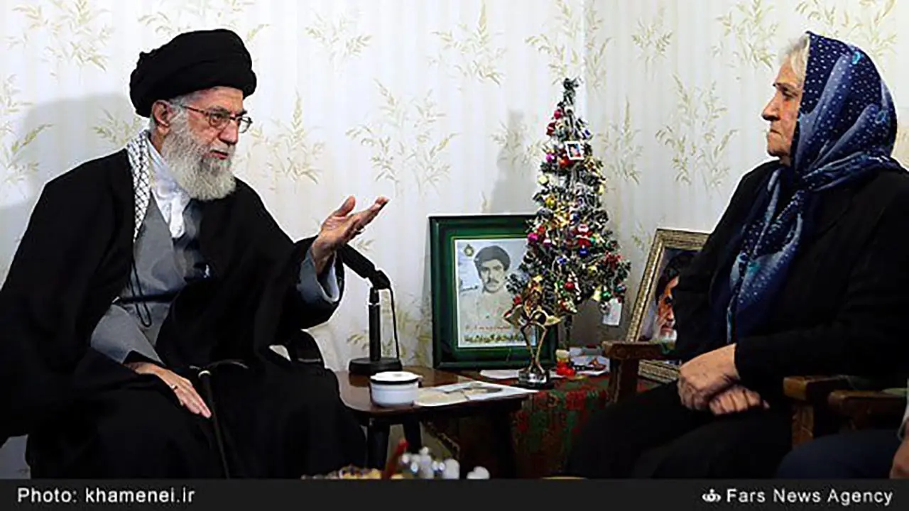 دیدار رهبری با خانواده شهید آشوری دفاع مقدس شهید روبرت لازار به مناسبت سال نو مسیحی در سال  1401