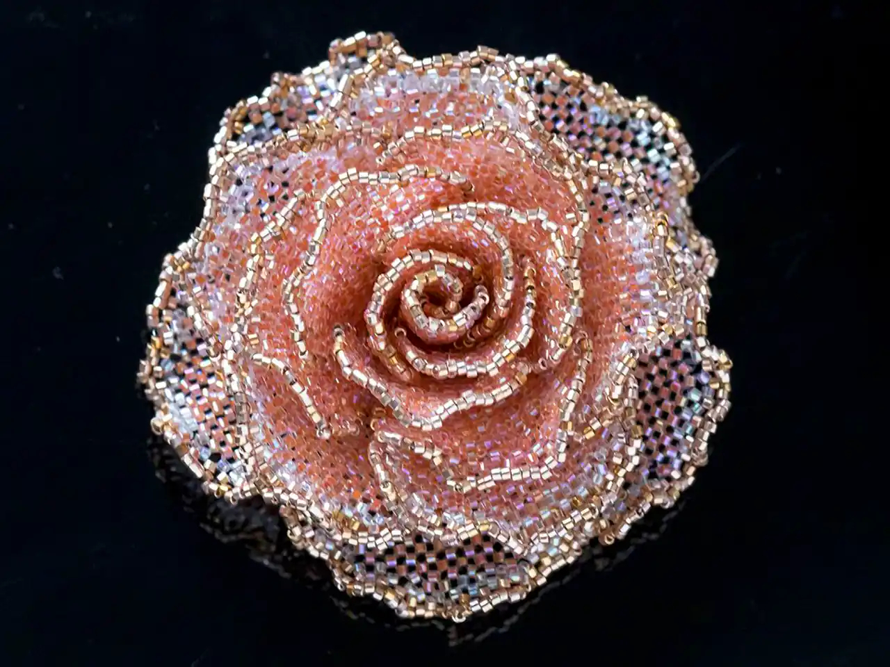 مدل گل تزئینی منجوق بافی