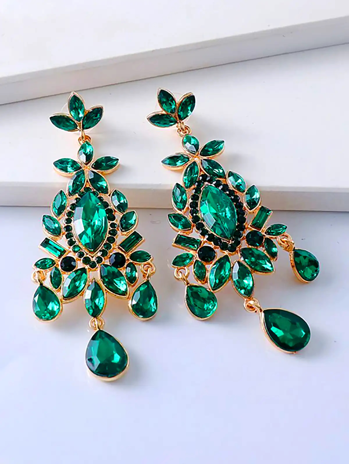 گوشواره بزرگ گل زمردی