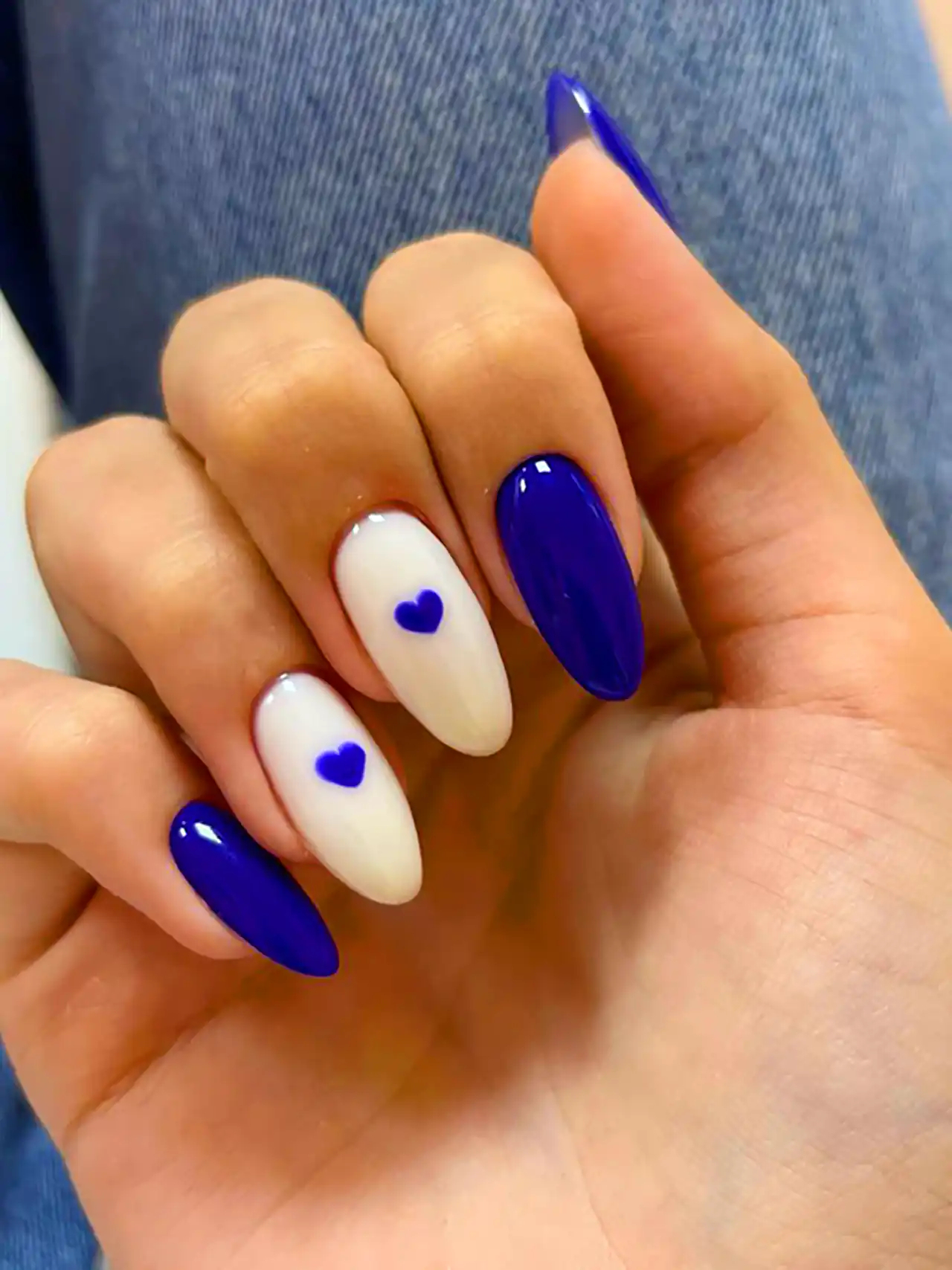 طرح ناخن شیک آبی کاربنی 