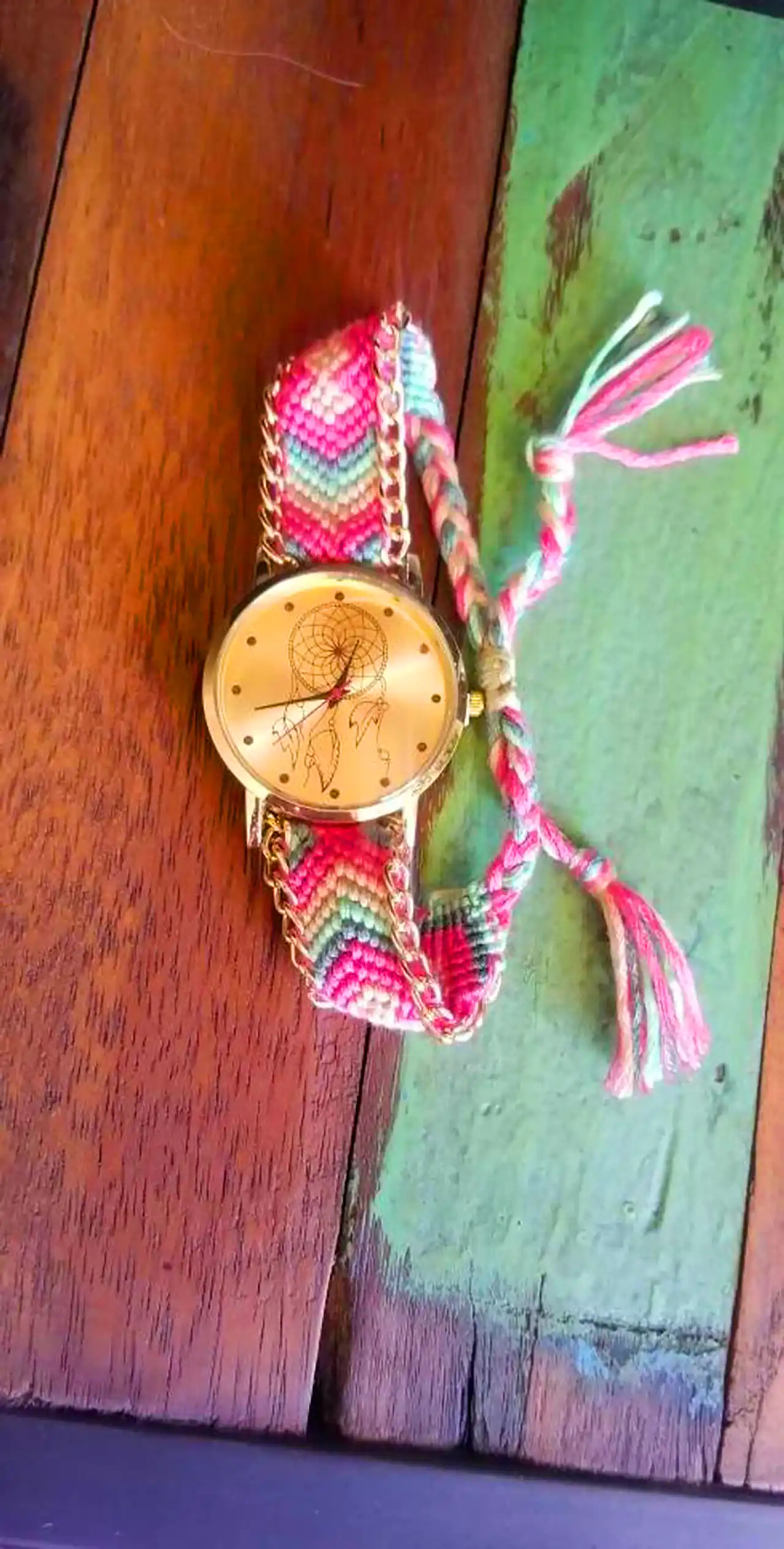 ساعت مچی با دسته بافتنی