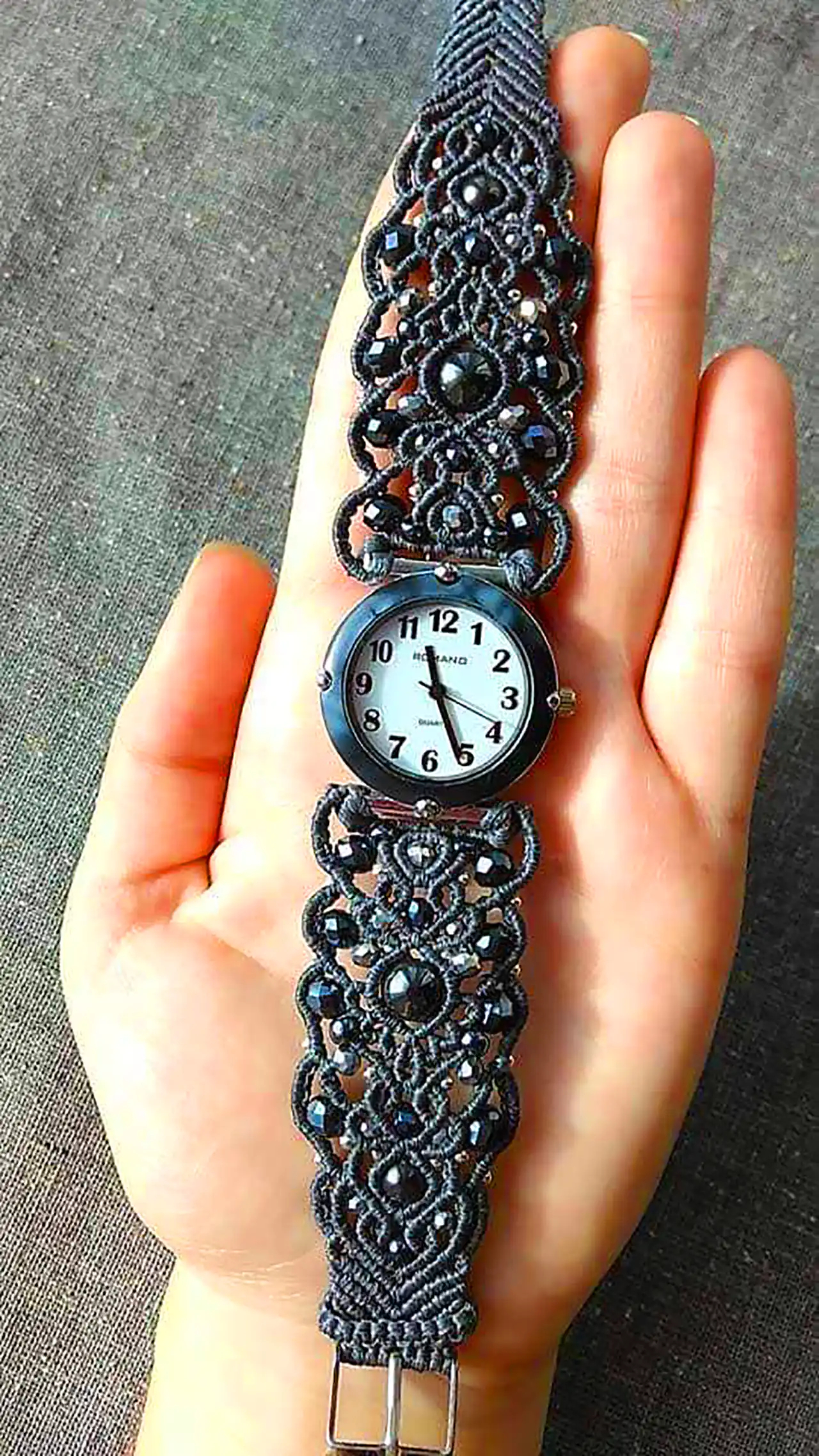 ساعت مچی با دسته بافتنی