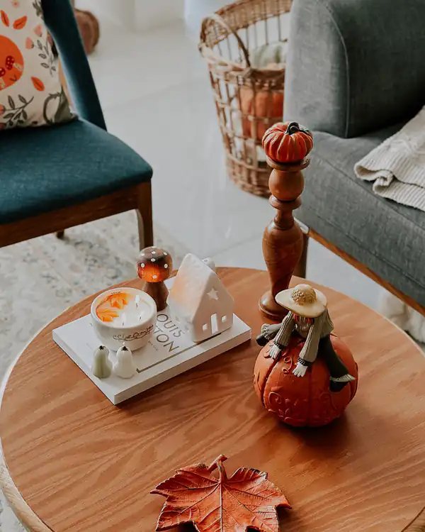 انواع ایده های چیدمان روی میز جلو مبلی