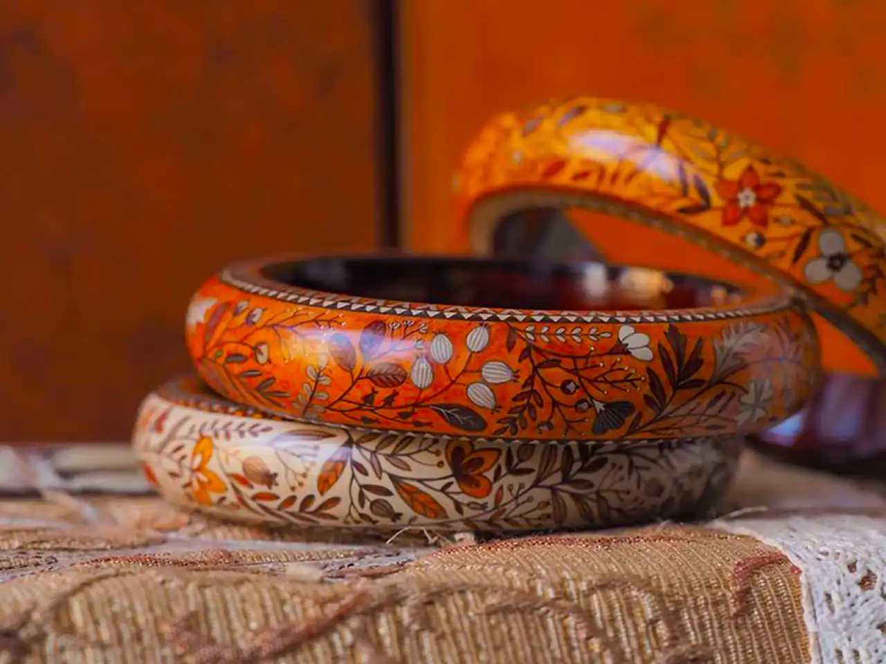 دستبند چوبی طرح سنتی