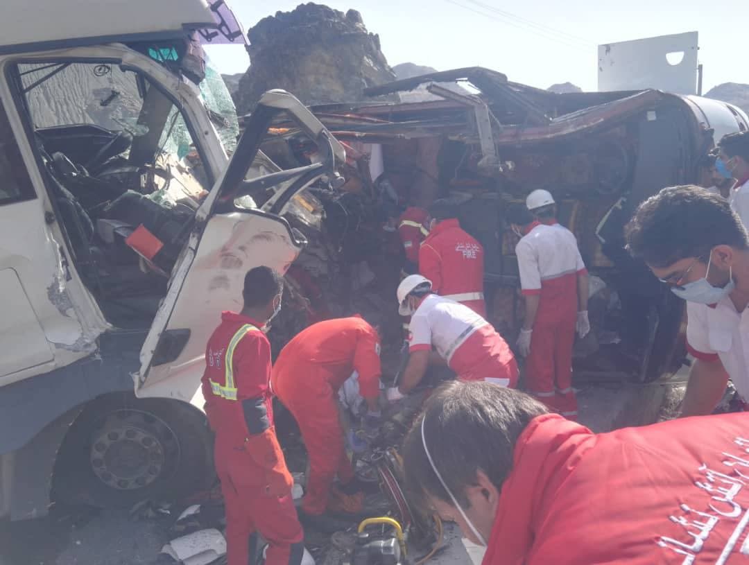 تصادف اتوبوس و تریلی در کرمان با ۴ کشته و ۳۱ مصدوم/ هلال احمر کرمان و هرمزگان امدادرسانی کردند