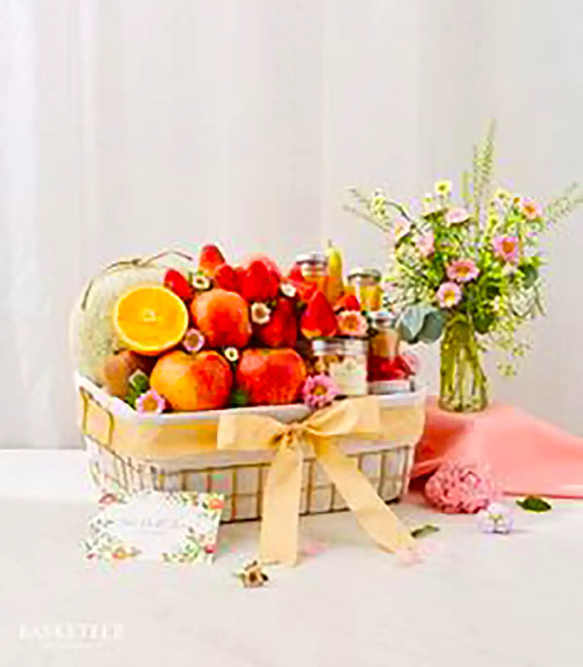 سبد میوه کادویی عروس