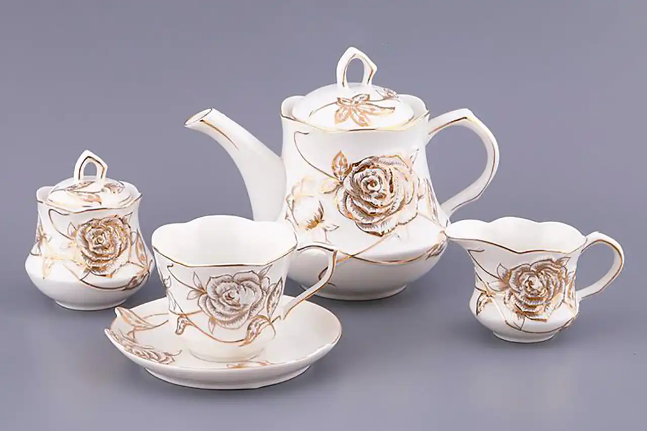 قوری و فنجان چینی شیک