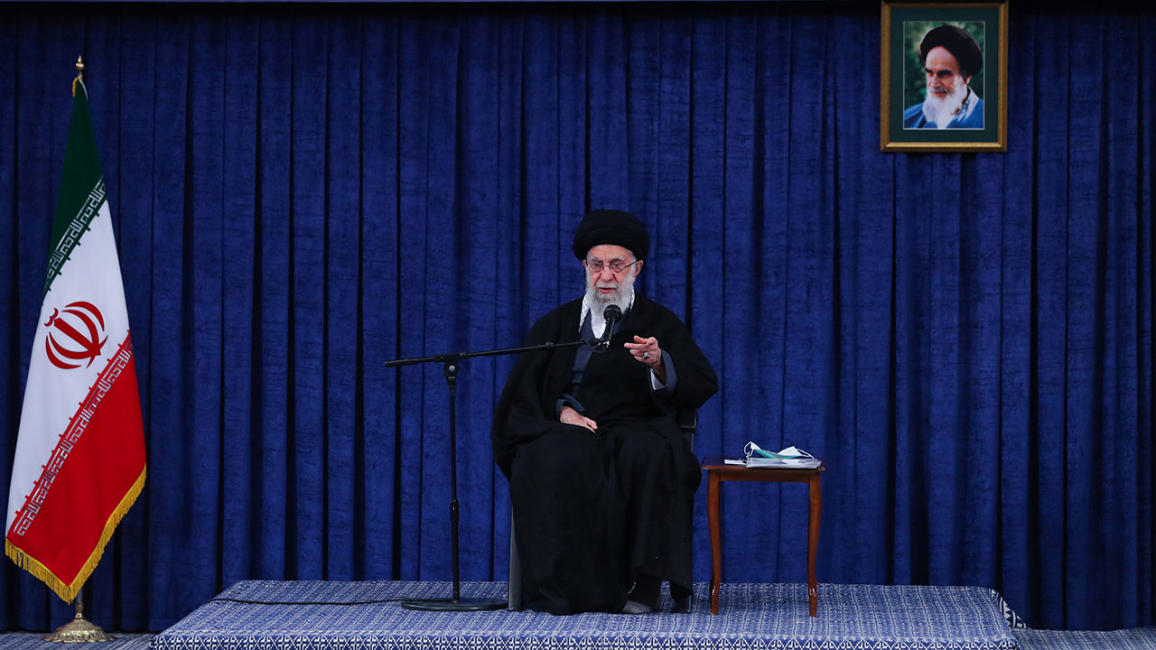 دیدار خانواده شهدای حادثه تروریستی شاهچراغ شیراز با حضرت آیت الله خامنه ای رهبر انقلاب