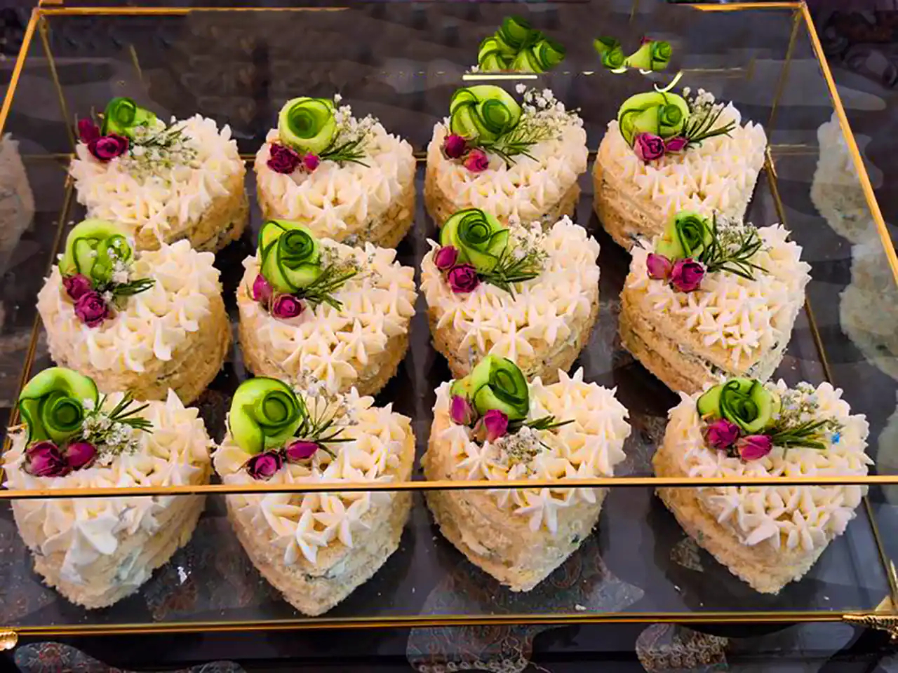 نون و پنیر سبزی سفره عقد 