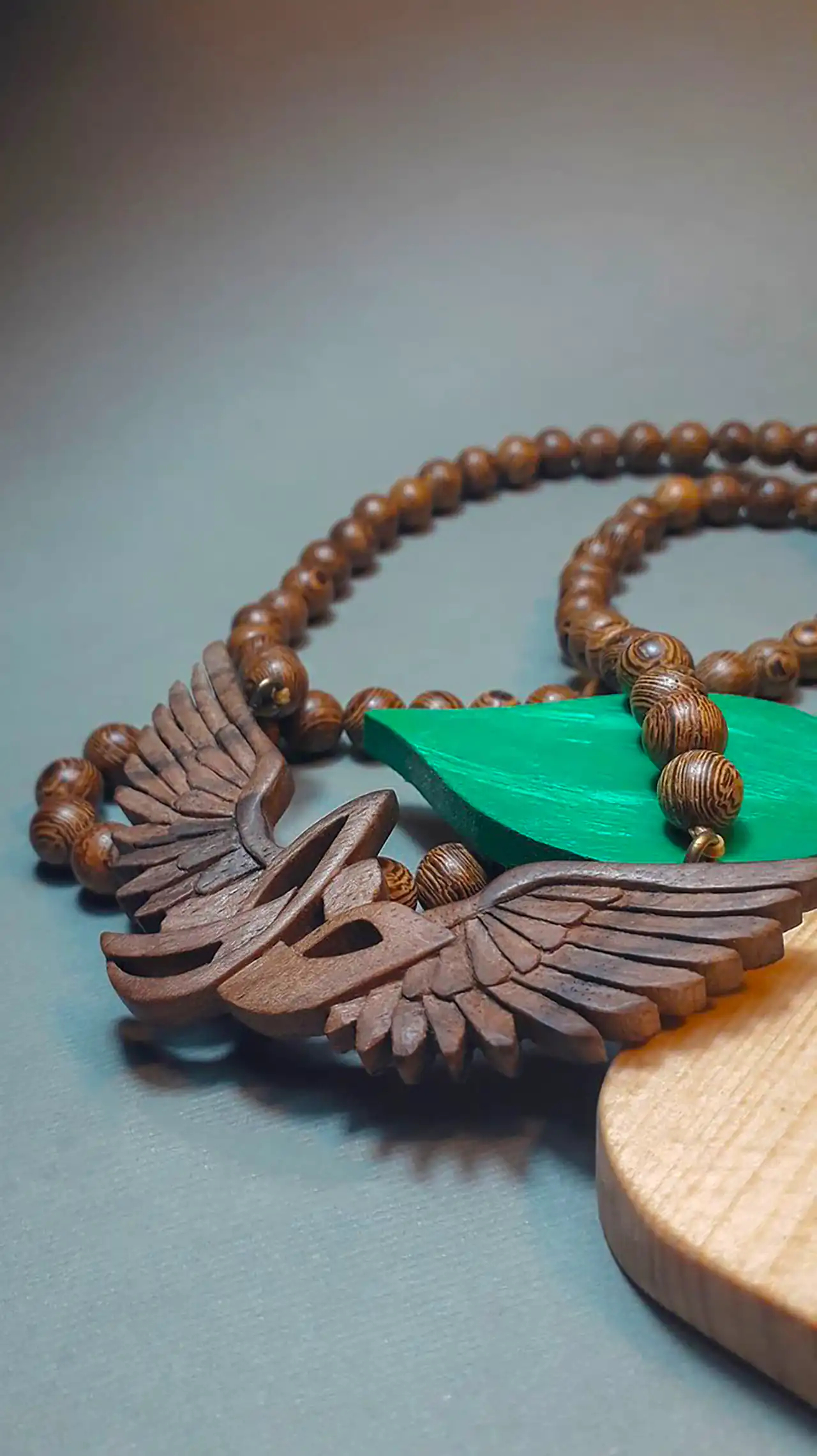 گردنبند چوبی اسم