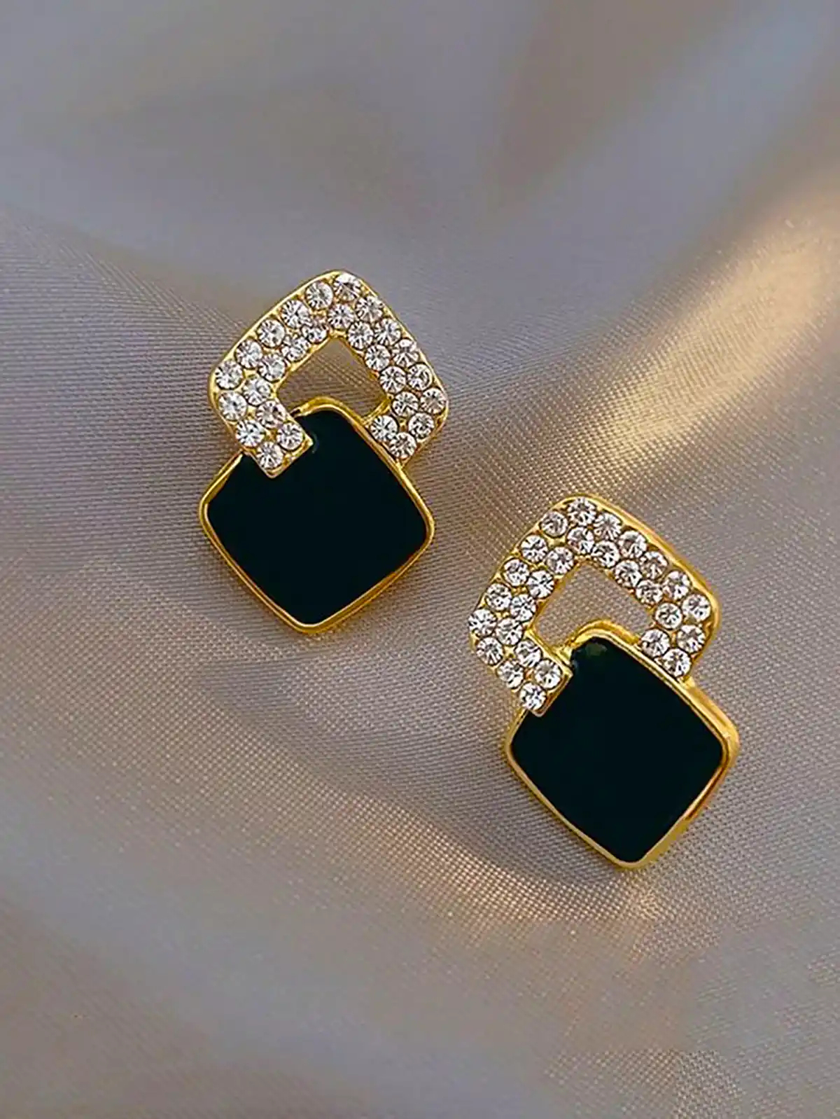 گوشواره مشکی خاص