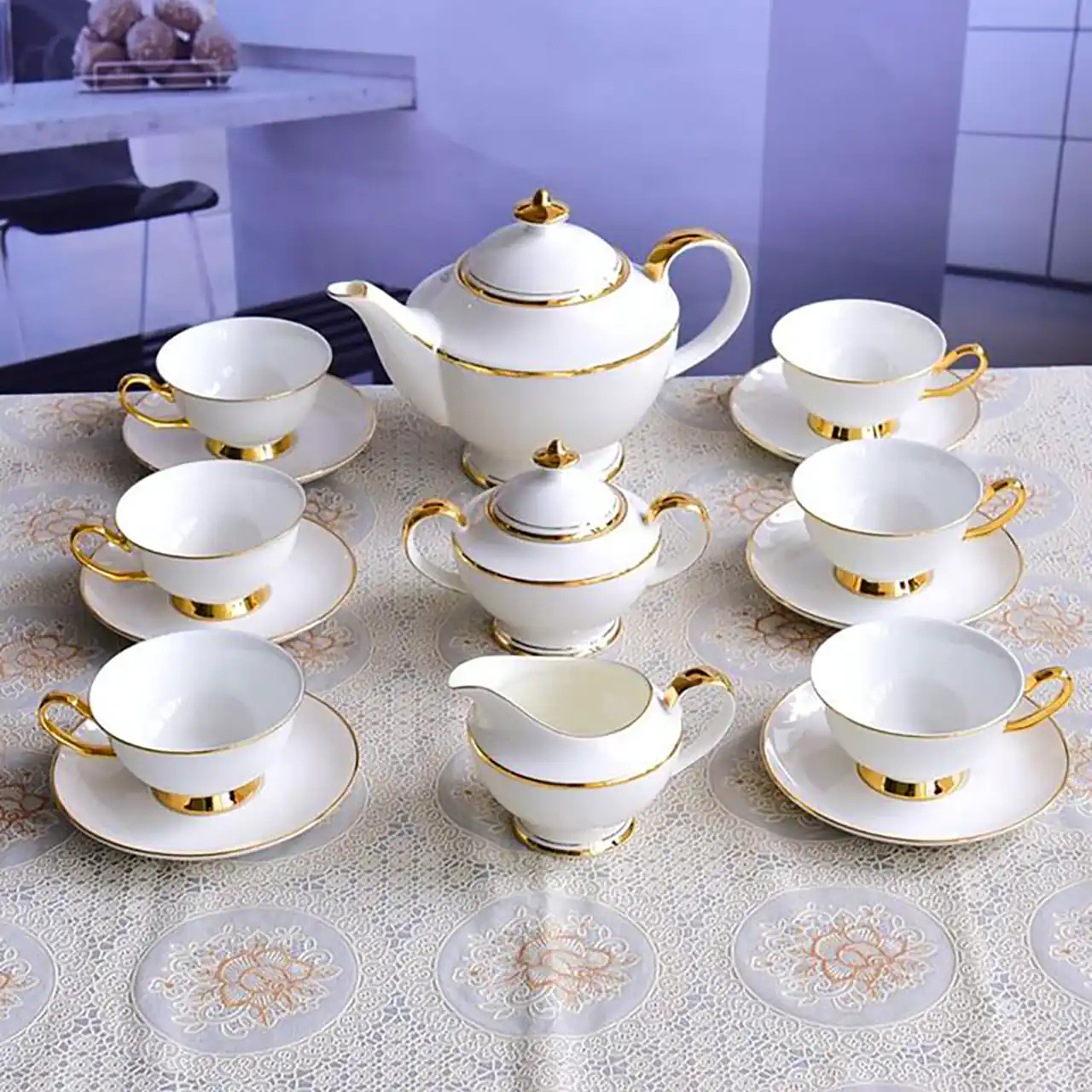 قوری و فنجان چینی شیک