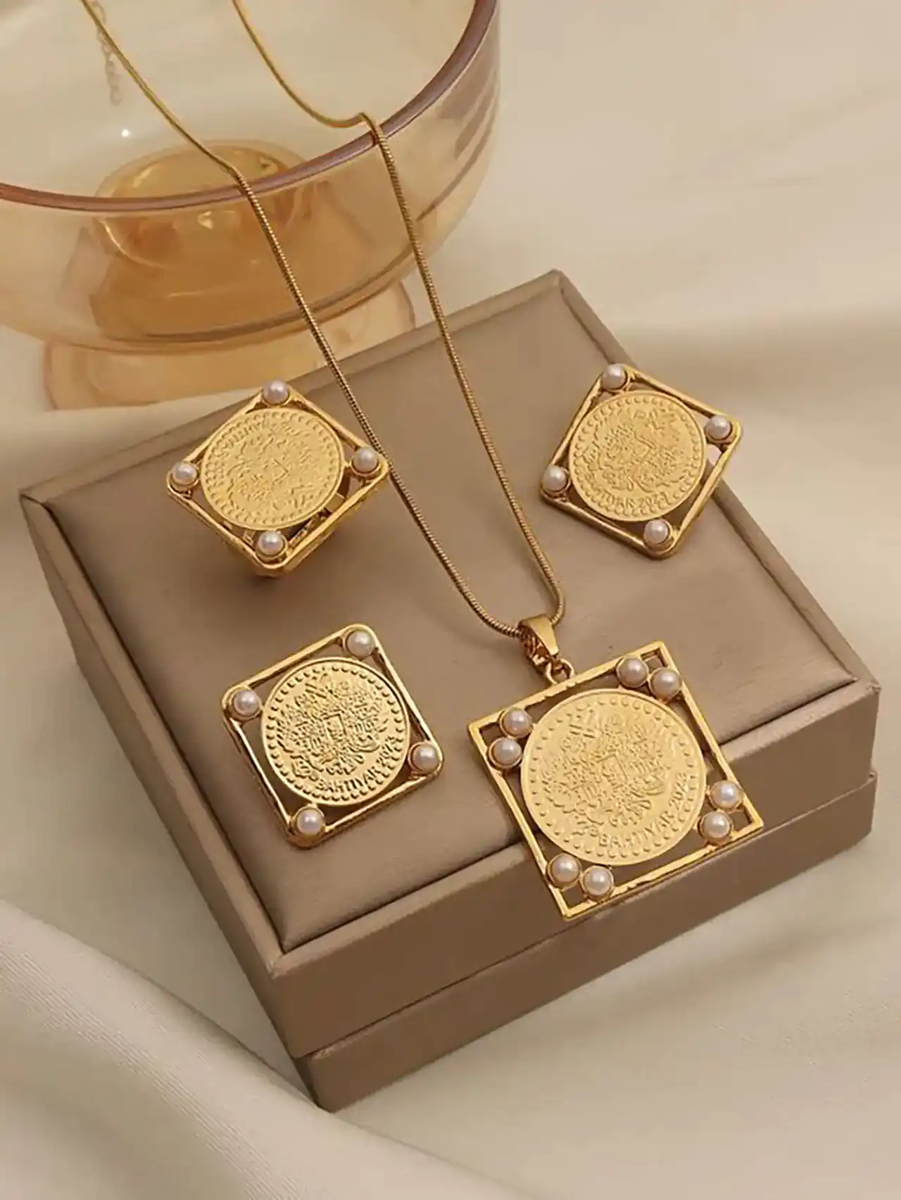 انواع مدل نیم ست طلا + زیباترین مدل های نیم ست طلا بسیار شیک و لاکچری