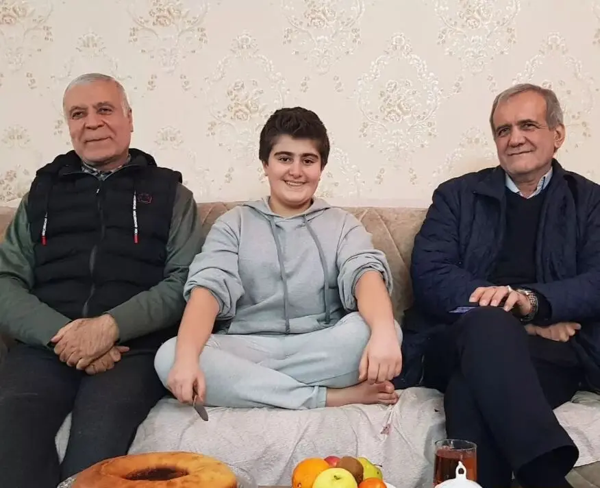 عکس/ جشن تولد نوه پسری دکتر مسعود پزشکیان با کیک خانگی/ چیدمان زیبا و ساده خانه عکس/ جشن تولد نوه پسری دکتر مسعود پزشکیان با کیک خانگی/ چیدمان زیبا و ساده خانه