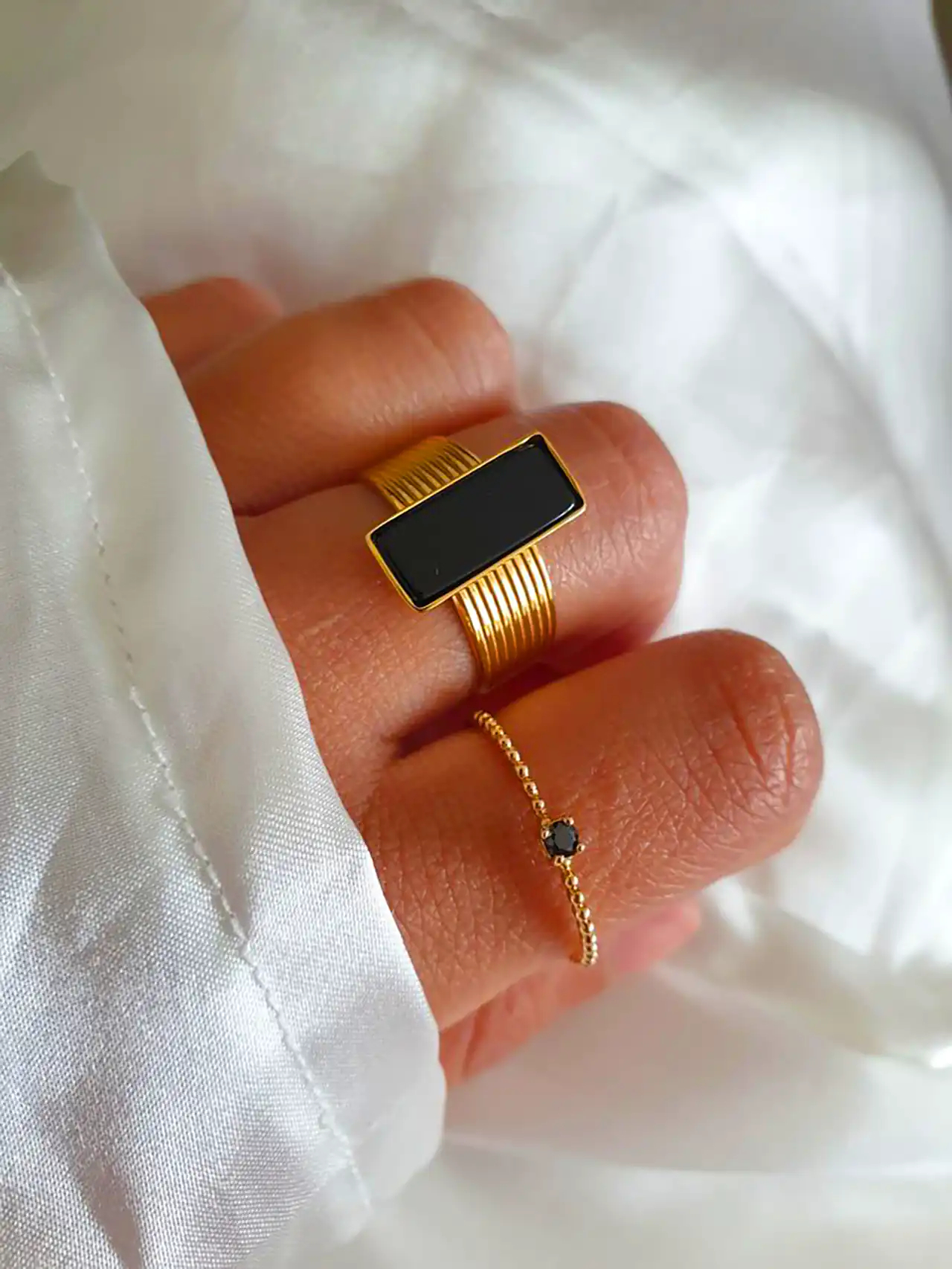 انگشتر نگین مشکی شیک