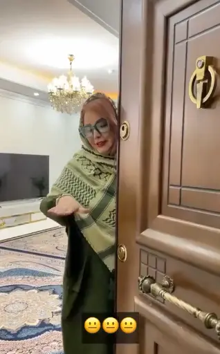 عکس ها / نگاهی به دکوراسیون فوق سلطنتی خانه بهنوش بختیاری / از تابلو فرش چهره خودش تا فرش و مبل ها و چیدمان اصیل ایرانی