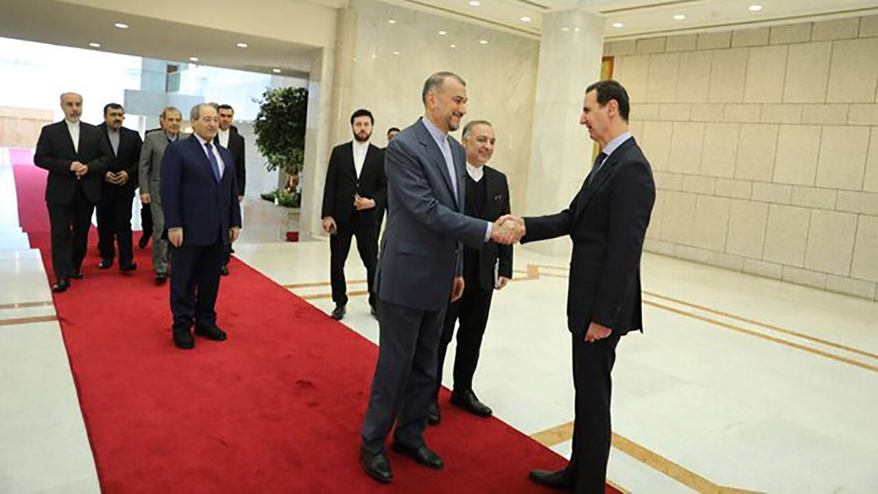 وزیر امور خارجه جمهوری اسلامی ایران در ابتدای برنامه های سفرش به دمشق  به کاخ ریاست جمهوری سوریه رفت و با بشار اسد دیدار و رایزنی کرد.