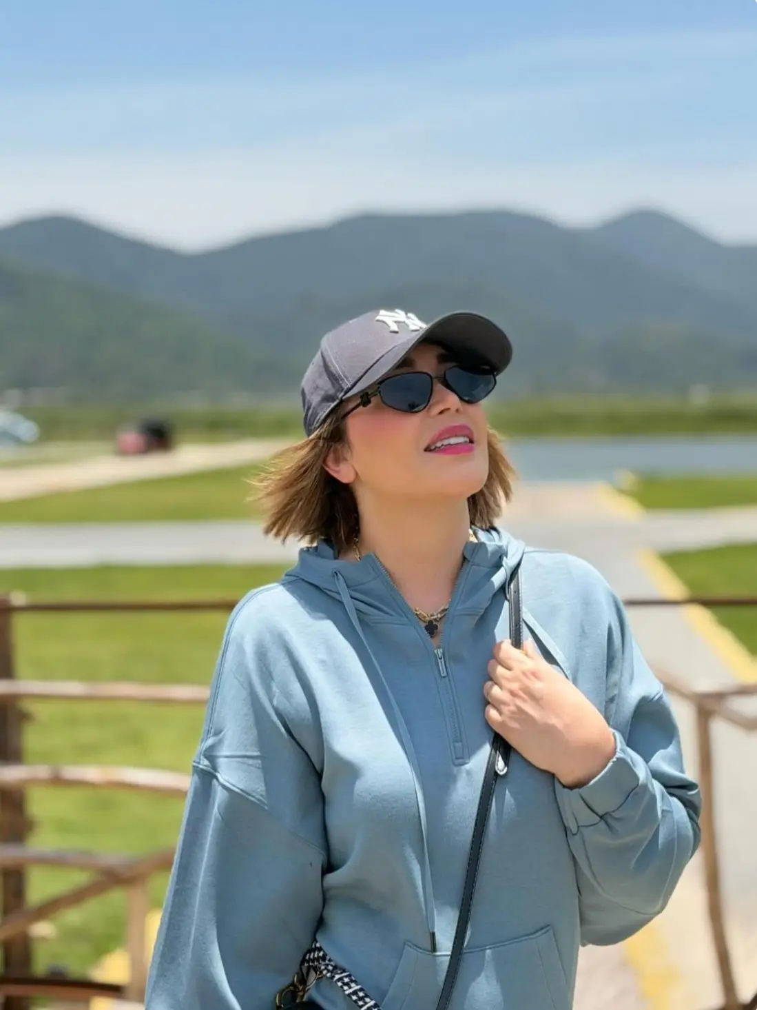 عکس های خلبانی سارا منجزی پور