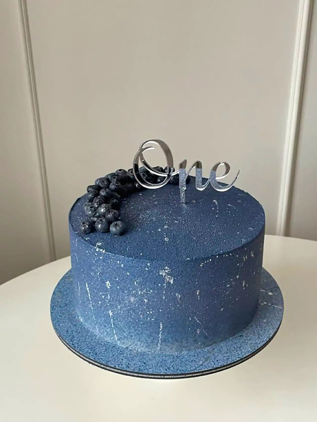 کیک تولد مدرن آبی