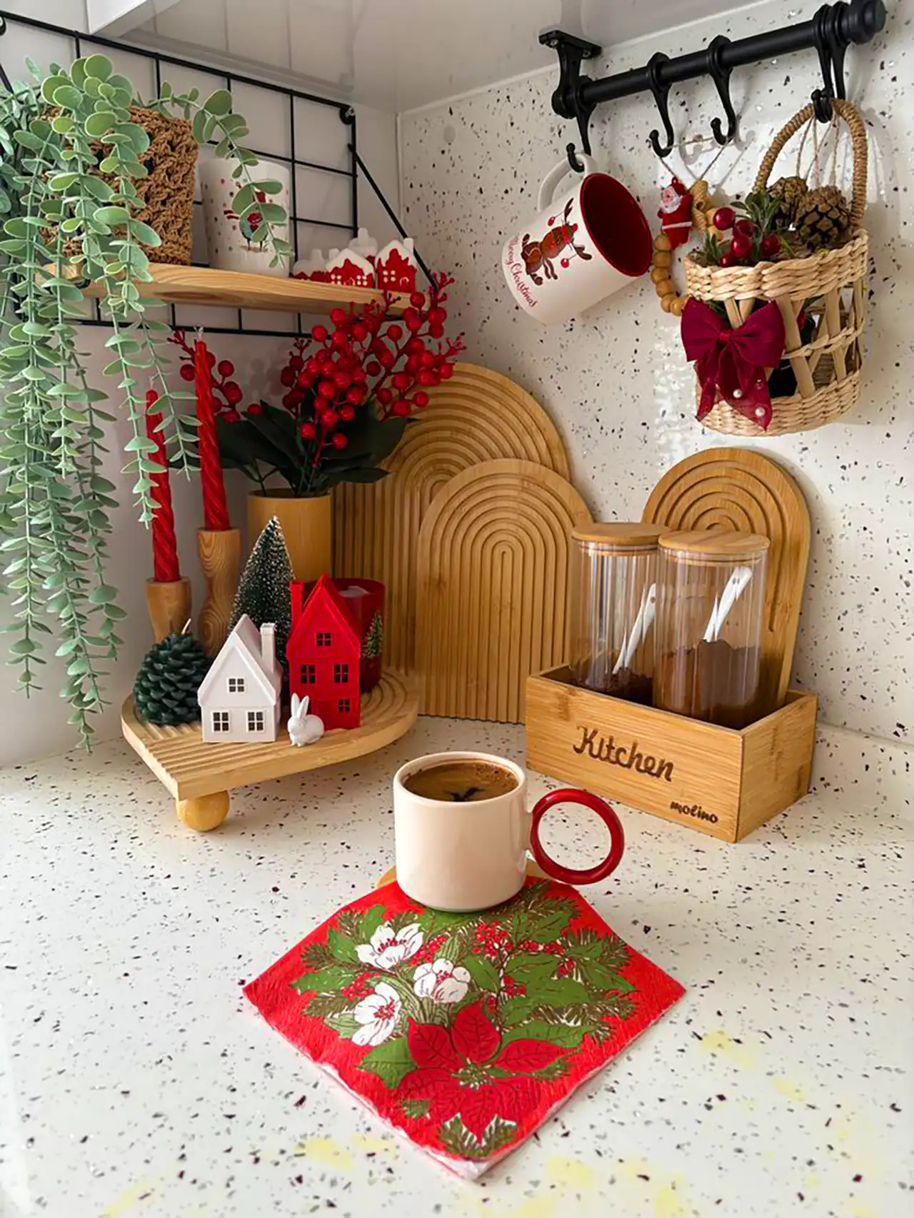 چیدن کنار گاز آشپزخانه