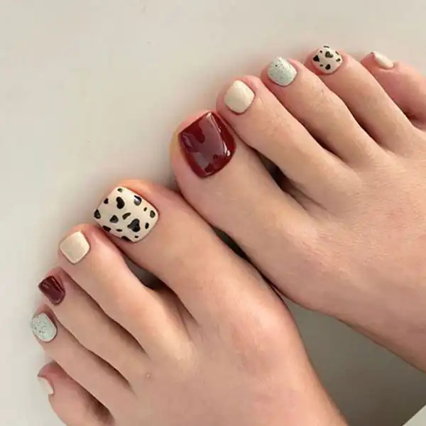 طراحی ناخن پاییزی پا