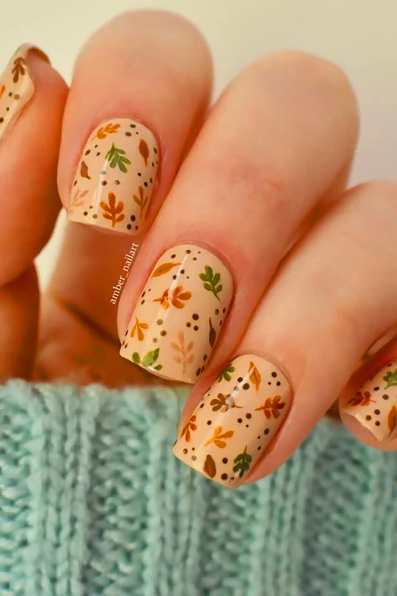 طرح ناخن مینیمال پاییزی