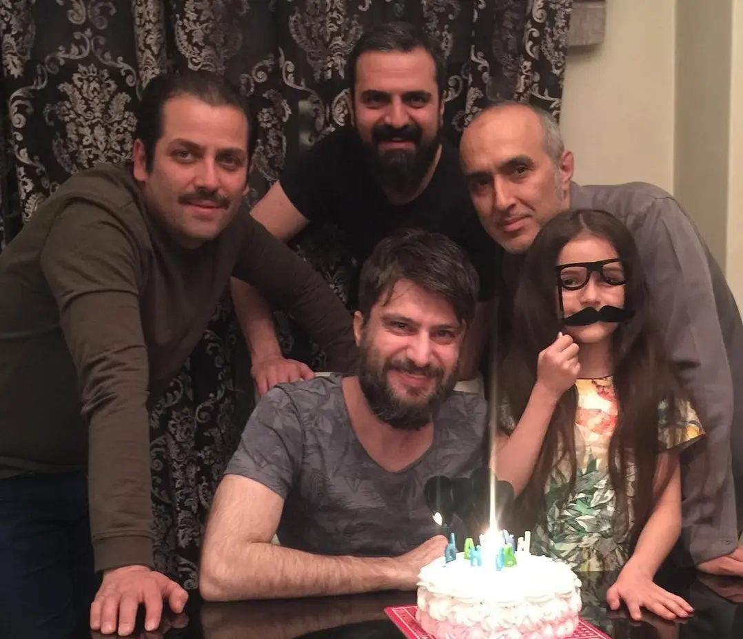 چیدمان منزل باکلاس و فوق العاده شیک شهرام حقیقت دوست/ پرده های نقره کوب و شومینه