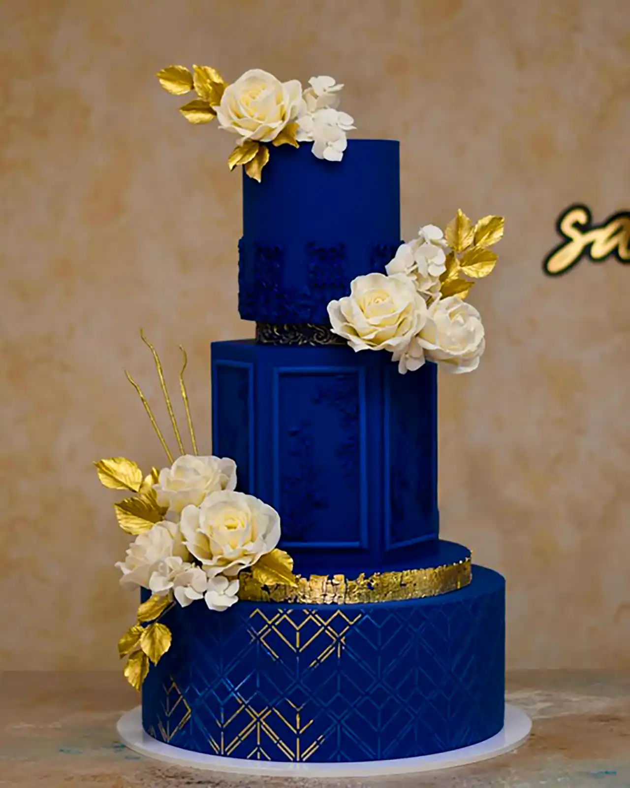 دیزاین کیک برای مراسم عقد با تم آبی