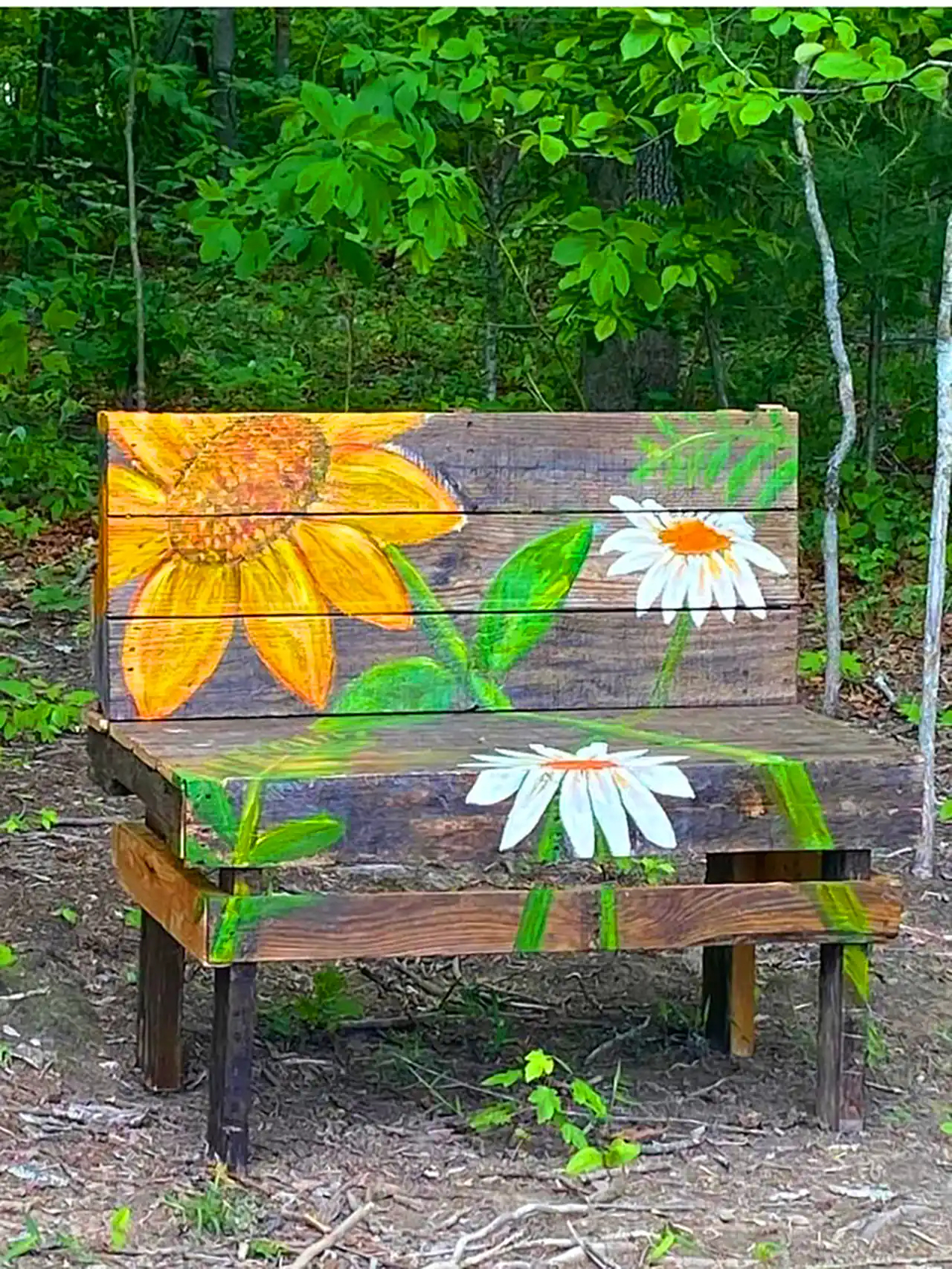 نیمکت چوبی نقاشی شده