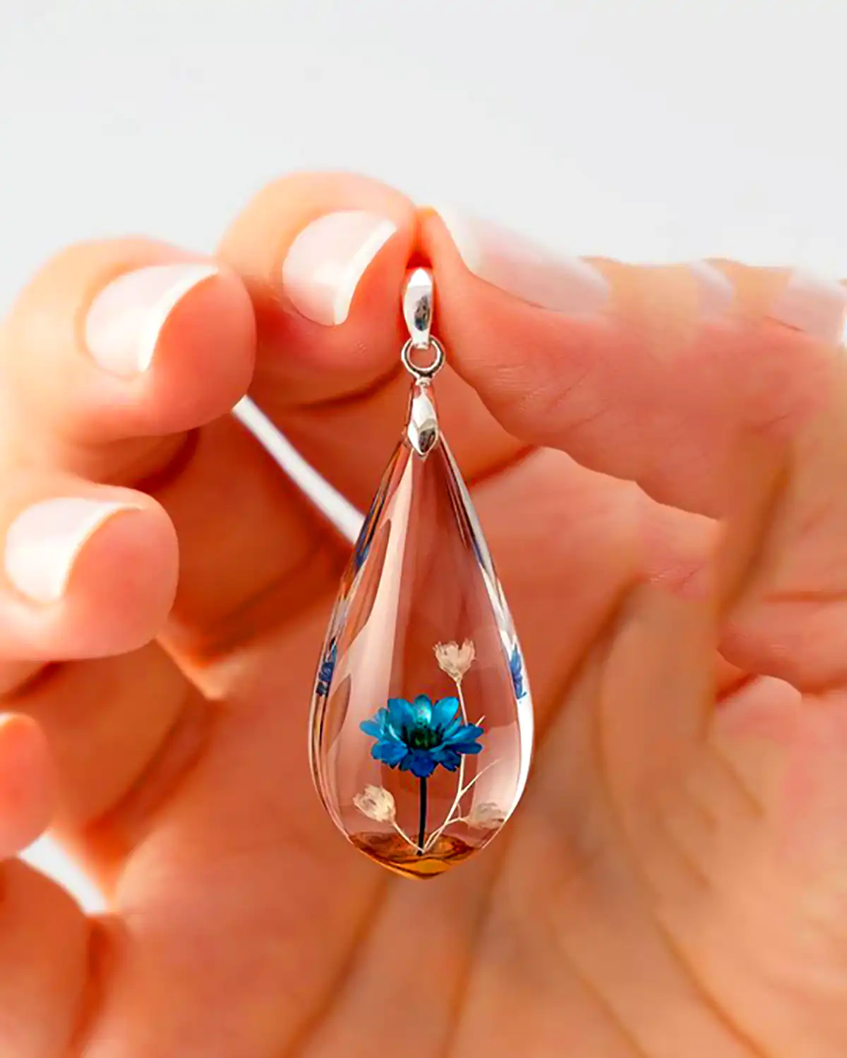 گردنبند لاکچری برای دختران جوان 