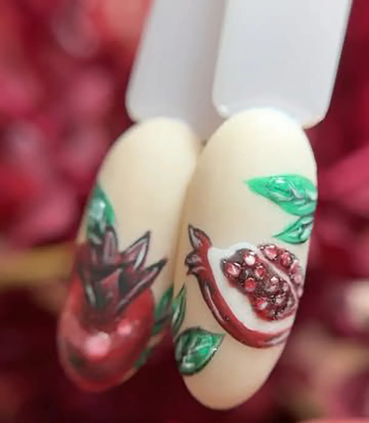 ناخن شب یلدا دخترانه