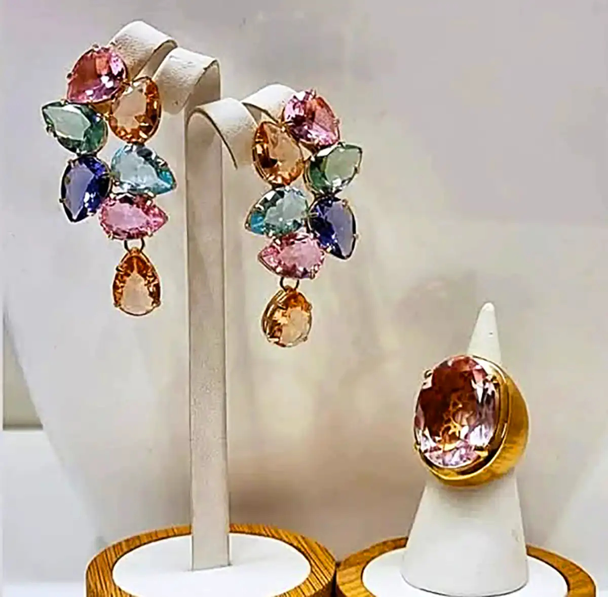 گوشواره با نگین رنگی