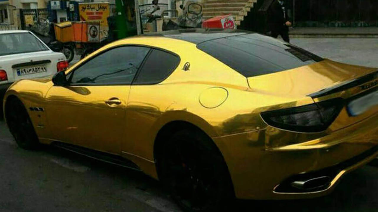 ماشینی با روکش طلا در خیابان های بالاشهر تهران