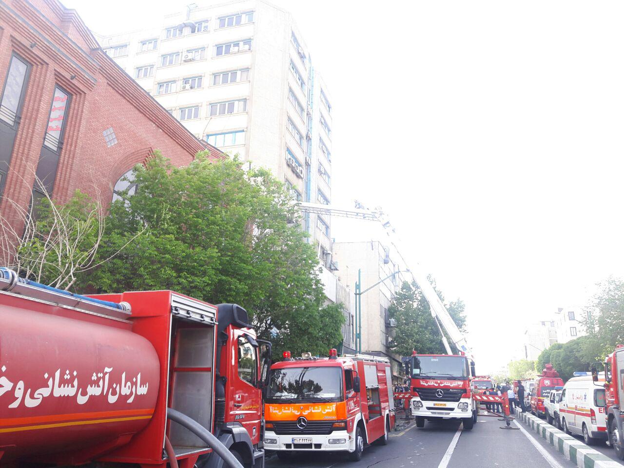 رکنا: آتش سوزی برج مهستان در میدان انقلاب