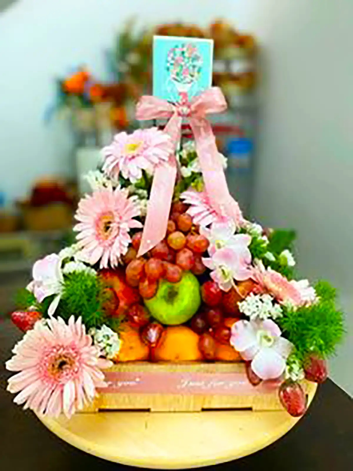 سبد میوه کادویی عروس