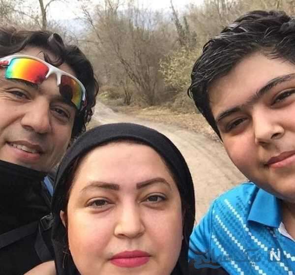 تصویری دیده نشده از مانی رهنما در کنار همسر و فرزندش منتشر شد که نشان می دهد این خانواده سه نفری شباهت زیادی به یکدیگر داشته اند.